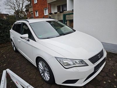 Weiß Gebraucht 2014 Seat Leon ST Kombi | 5.499 € (Fairer Preis)