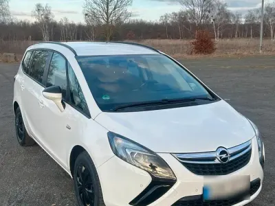 Gebraucht Opel Zafira 131 PS (96 kW) 2013 Weiß Van / Kleinbus