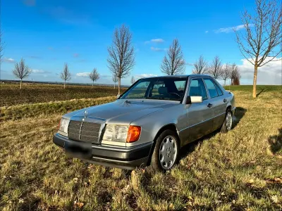 Gebraucht Mercedes E220 150 PS (110 kW) 1993 Silber Limousine