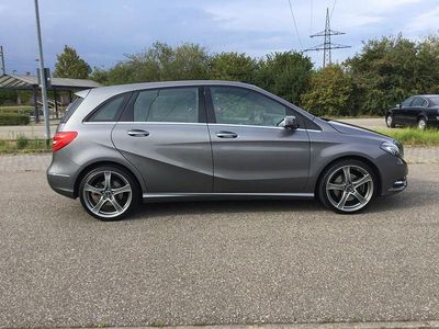 Gebraucht Mercedes B250 211 PS (155 kW) 2014 Grau Van / Kleinbus