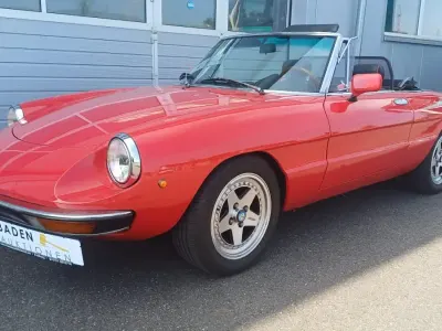 Gebraucht Alfa Romeo Spider 131 PS (96 kW) 1976 Rot Cabrio
