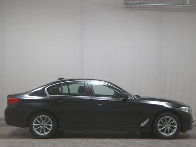 Black sapphire Gebraucht 2018 BMW 520 Limousine | 18.480 € (Superpreis)