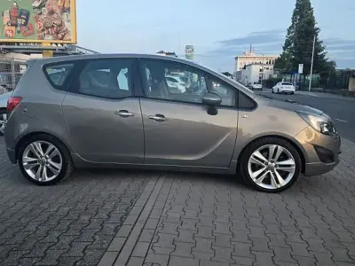 Gebraucht Opel Meriva Color Edition 140 PS (102 kW) 2011 Braun Van / Kleinbus
