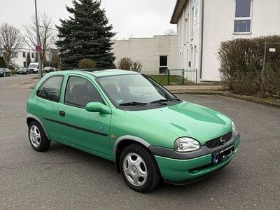 Second-hand Opel Corsa 54 CP (39 kW) 1998 Verde Hatchback