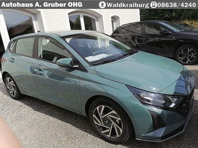 Gebraucht Hyundai i20 Trend 101 PS (74 kW) 2025 Mangrove green Kleinwagen