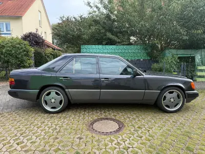Gebraucht Mercedes E300 AMG 180 PS (132 kW) 1991 Schwarz Limousine