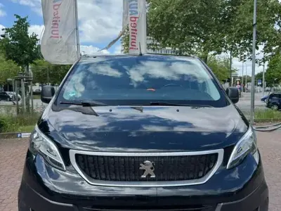 Gebraucht Peugeot Expert 122 PS (89 kW) 2021 Schwarz Van