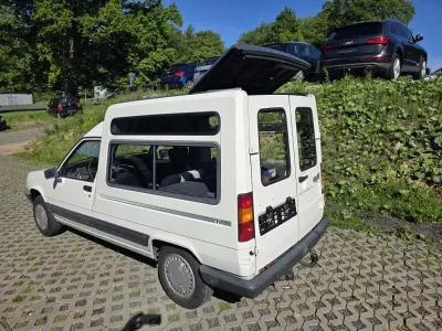 Używany Renault Rapid 58 KM (42 kW) 1989 Biały