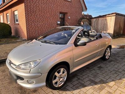 Gebraucht Peugeot 206 CC 109 PS (80 kW) 2003 Silber Cabrio
