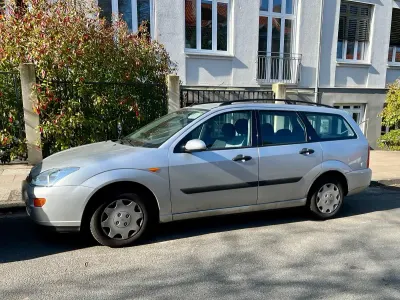 Używany Ford Focus 115 KM (84 kW) 2000 Srebrny Kombi