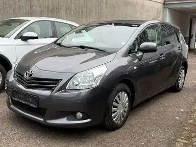 Gebraucht Toyota Verso Travel 126 PS (92 kW) 2012 Grau Van / Kleinbus