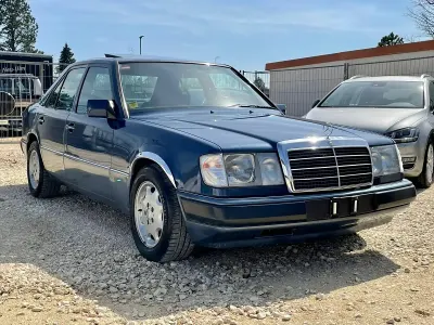 Gebraucht Mercedes E220 136 PS (100 kW) 1993 Blau Limousine