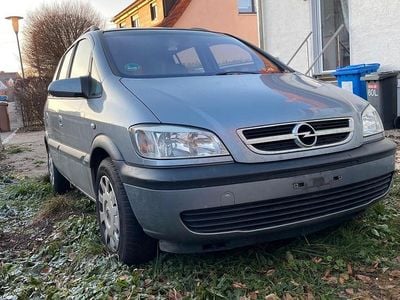 Grau Gebraucht 2003 Opel Zafira Elegance Van / Kleinbus | 699 € (Superpreis)