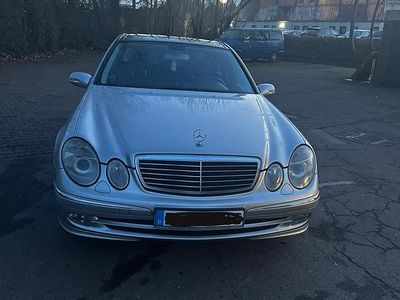 Gebraucht Mercedes E320 Avantgarde 224 PS (164 kW) 2002 Silber Limousine