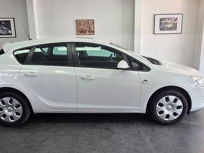 Gebraucht Opel Astra Design Edition 101 PS (74 kW) 2012 Weiß Limousine