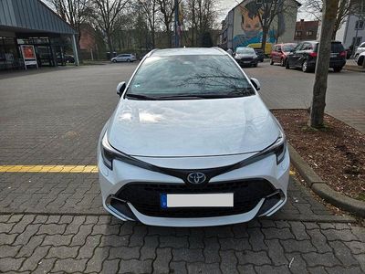 Gebraucht Toyota Corolla Team 122 PS (89 kW) 2023 Weiß Kombi