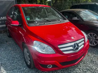 Gebraucht Mercedes B180 109 PS (80 kW) 2008 Rot Van / Kleinbus