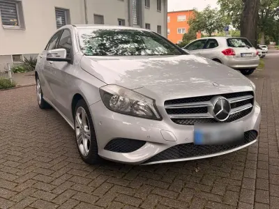 Gebraucht Mercedes A180 Urban 122 PS (89 kW) 2013 Silber Kleinwagen