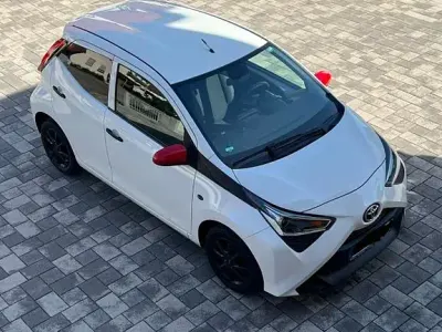 Gebraucht Toyota Aygo 72 PS (52 kW) 2018 Weiß Kleinwagen