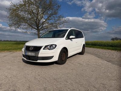 Second-hand VW Touran Freestyle 105 CP (77 kW) 2009 Alb Monovolum