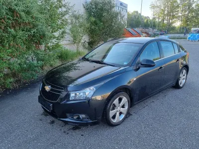 Gebraucht Chevrolet Cruze 141 PS (103 kW) 2012 Schwarz Kleinwagen
