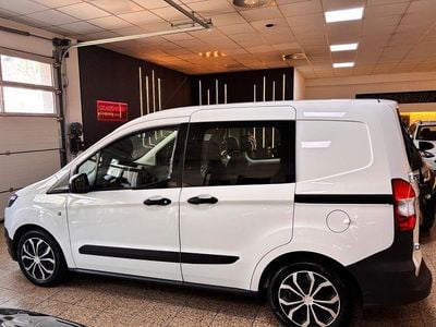 Gebraucht Ford Transit 101 PS (74 kW) 2018 Weiß Kombi