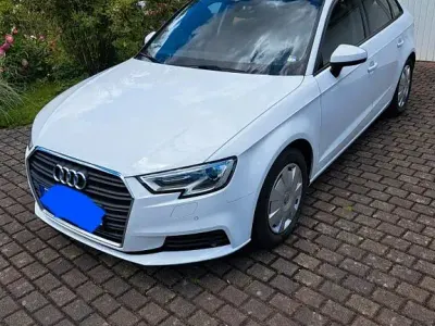 Gebraucht Audi A3 150 PS (110 kW) 2019 Weiß Limousine