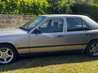 Gebraucht Mercedes E230 132 PS (97 kW) 1989 Beige Limousine