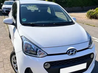 Gebraucht Hyundai i10 67 PS (49 kW) 2017 Weiß Kleinwagen
