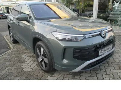 Neu VW Tayron Pro 204 PS (150 kW) 2025 Cipressogrün metallic SUV