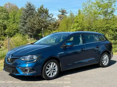 Używany Renault Mégane Intens 101 KM (74 kW) 2017 Niebieski Sedan/Limuzyna