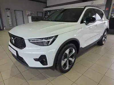 Gebraucht Volvo XC40 Plus 163 PS (119 kW) 2025 Weiß SUV