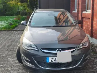 Gebraucht Opel Astra 140 PS (102 kW) 2012 Schwarz Limousine