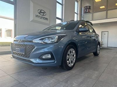 Gebraucht Hyundai i20 Select 75 PS (55 kW) 2018 Weiß Kleinwagen