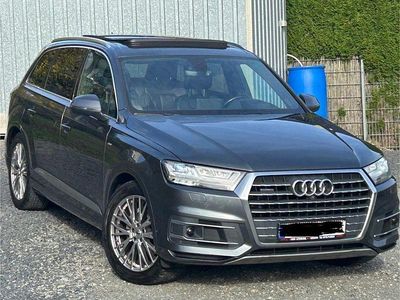 Grau Gebraucht 2015 Audi Q7 Ambiente SUV | 16.900 € (Fairer Preis)