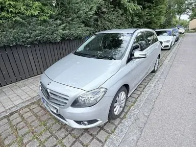 Gebraucht Mercedes B180 122 PS (89 kW) 2013 Blau Kleinwagen