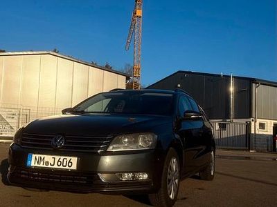 Grau Gebraucht 2011 VW Passat Kombi | 5.499 € (Fairer Preis)