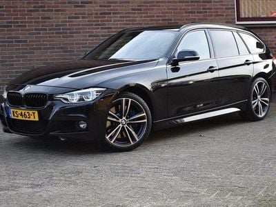 Schwarz Gebraucht 2016 BMW 340 Executive Kombi | 25.174 €