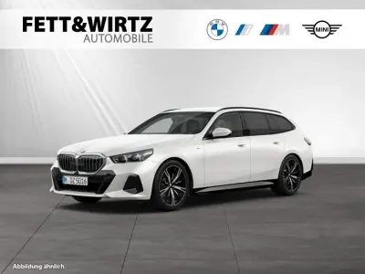 Gebraucht BMW 520 M Sport 208 PS (152 kW) 2025 Mineralweiß metallic Kombi