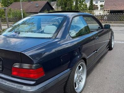 BMW 323