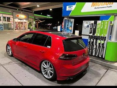 Gebraucht VW Golf VII 300 PS (220 kW) 2016 Rot Limousine