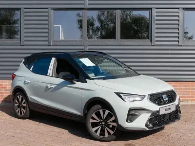Neu Seat Arona FR 116 PS (85 kW) 2026 Grau SUV