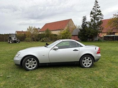 Gebraucht Mercedes SLK230 193 PS (141 kW) 1998 Silber Cabrio