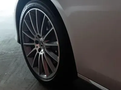 Gebraucht Mercedes E220 194 PS (142 kW) 2019 Silber Kombi