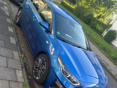 Używany Kia Ceed 99 KM (72 kW) 2019 Niebieski Hatchback