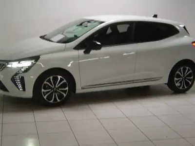 Gebraucht Renault Clio V Techno 91 PS (66 kW) 2024 Gletscherweiss (weiss) Limousine