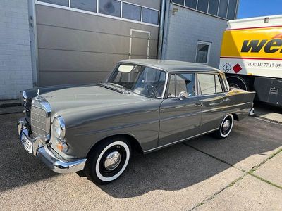 Usata Mercedes 200 54 CV (39 kW) 1965 Grigio Berlina