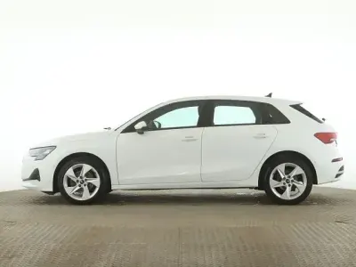 Second-hand Audi A3 Advanced 116 CP (85 kW) 2025 Alb Berlinǎ