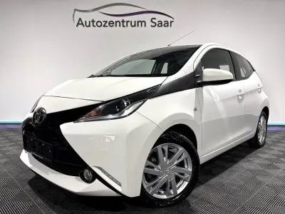 Gebraucht Toyota Aygo X-play 69 PS (50 kW) 2017 Weiß Kleinwagen