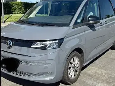 Gebraucht VW Multivan Style 150 PS (110 kW) 2023 Grau Van / Kleinbus